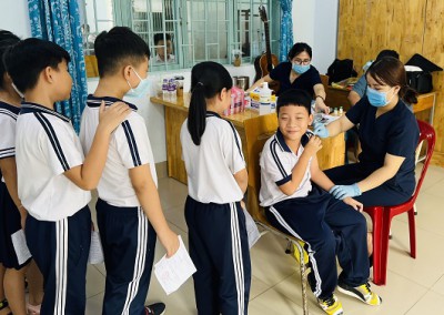 Tiêm ngừa vaccine uốn ván, bạch hầu cho học sinh lớp 3