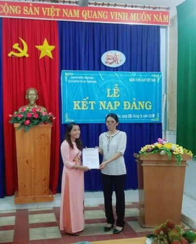 Tân Đảng viên đầu tiên trong năm học mới 2018 - 2019