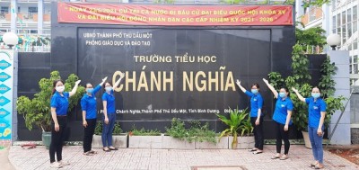 Chi đoàn Tiểu học Chánh Nghĩa tổ chức ra quân làm VSMT