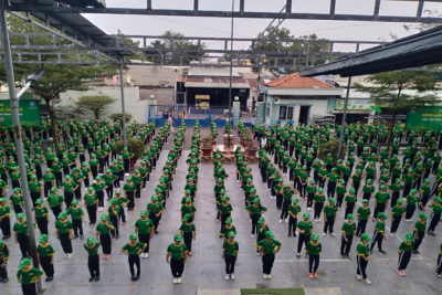 Học sinh trường Tiểu học Chánh Nghĩa tham gia chương trình đồng diễn bài thể dục giữa giờ của học sinh Tiểu học Bình Dương.