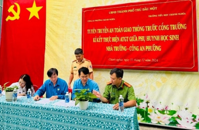 Tuyên truyền ATGT "Tổ chức Lễ kí kết thực hiện giáo dục an toàn giao thông" tại trường năm học 2024 - 2025