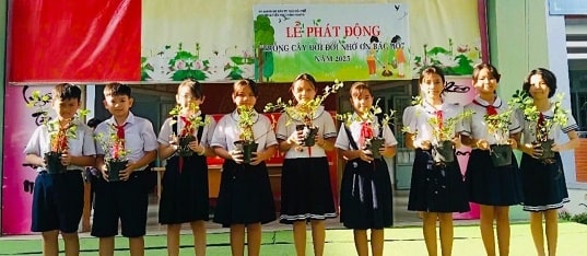 Trường Tiểu học Chánh Nghĩa tổ chức buổi sinh hoạt dưới cờ  với nhiều hoạt động ý nghĩa